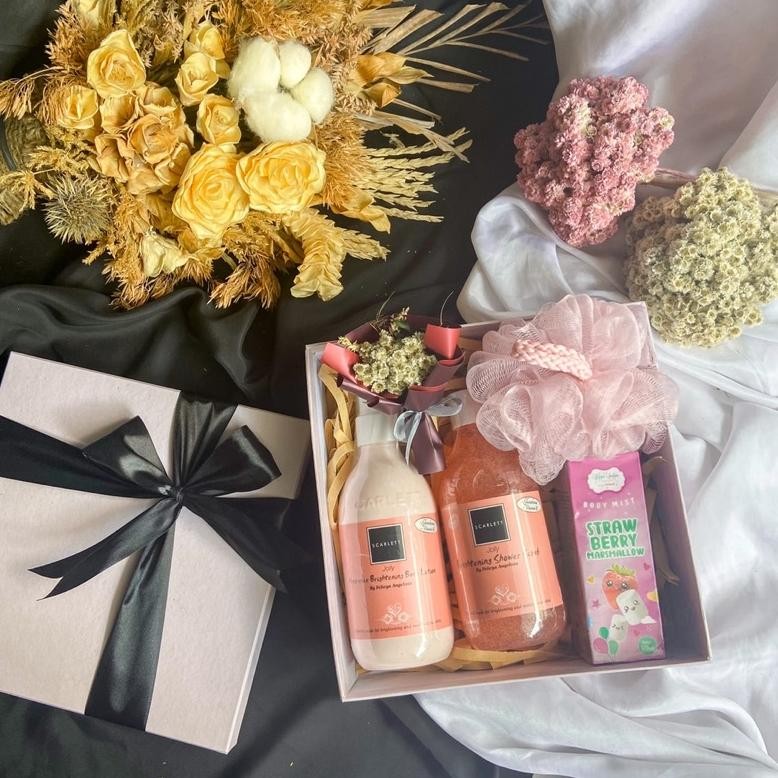 

yt- [KDW101] PREMIUM HAMPERS BUNDLE SCARLETT WITH SCANTED CANDLE BODYMIST KADO PREMIUM HARDBOX ANNIVERSARY VALENTINE NATAL WEDDING Viral