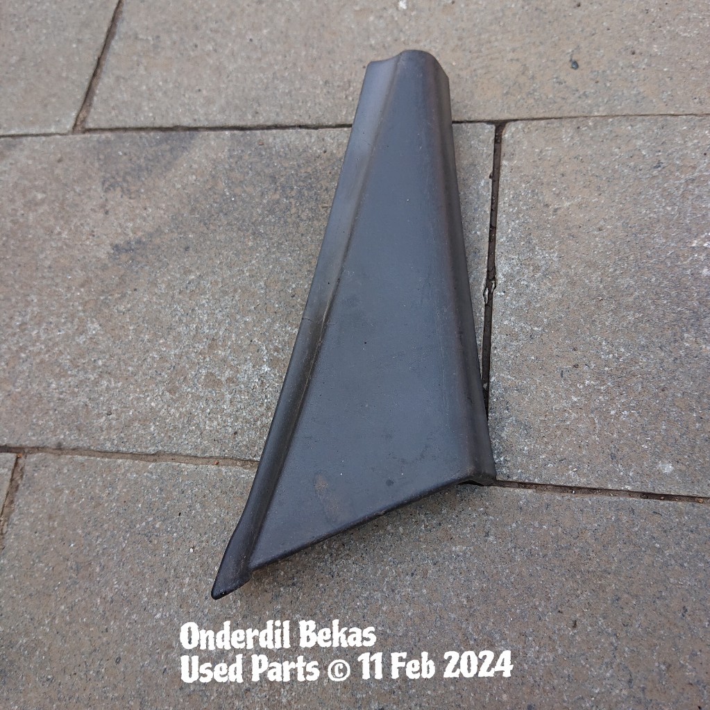 garnish segitiga spion kanan suzuki sx4