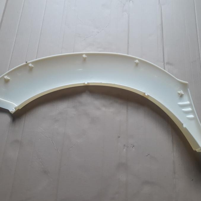 Moulding Fender Kanan Depan Kijang Krista
