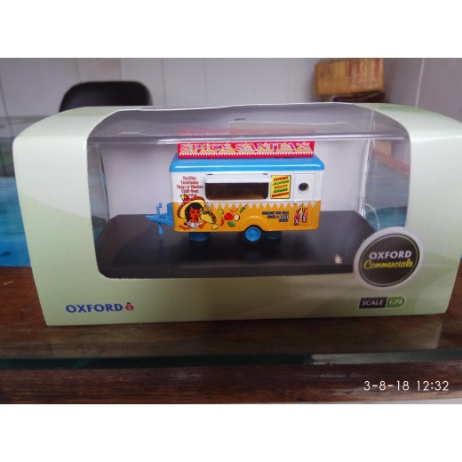 MUST HAVE OXFORD 1:76 TRAILER SPICY SANITAS TERBARU