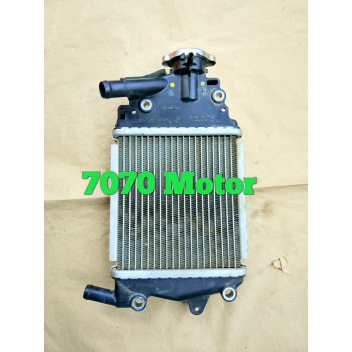 {Bekas} radiator assy Vario 125 Fi old . pnp Vario 125 LED dan Vario 150 Limited