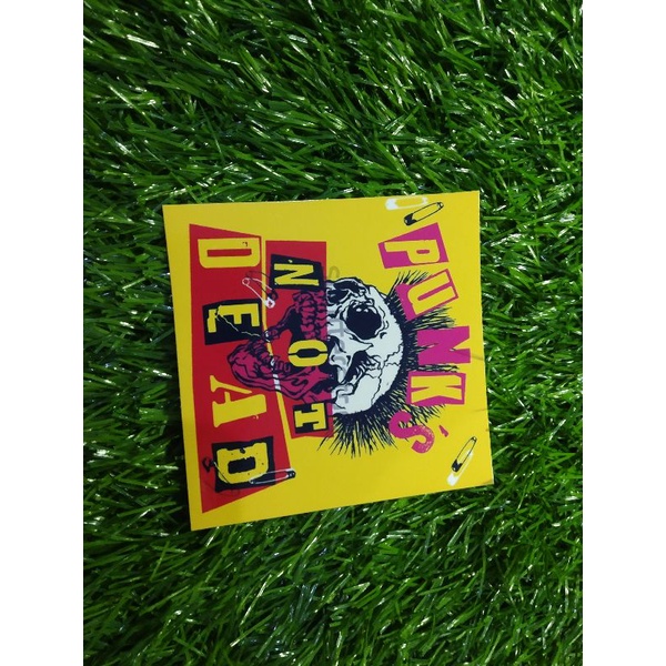 

print stiker punks not dead
