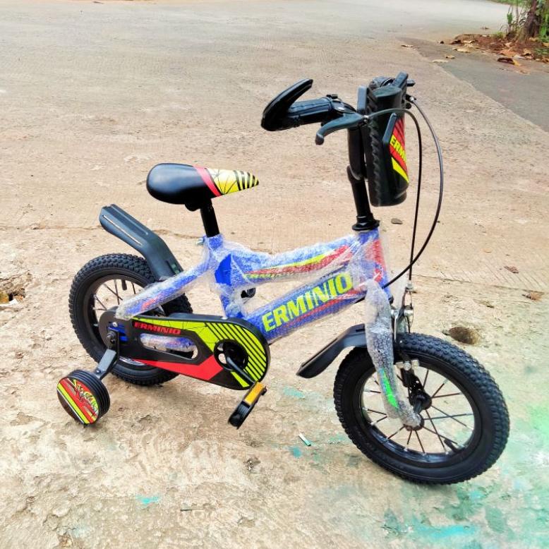 sepeda anak ukuran 12 laki laki . sepeda anak roda 4 usia 3 tahun . sepeda anak cowok ukuran 12 roda