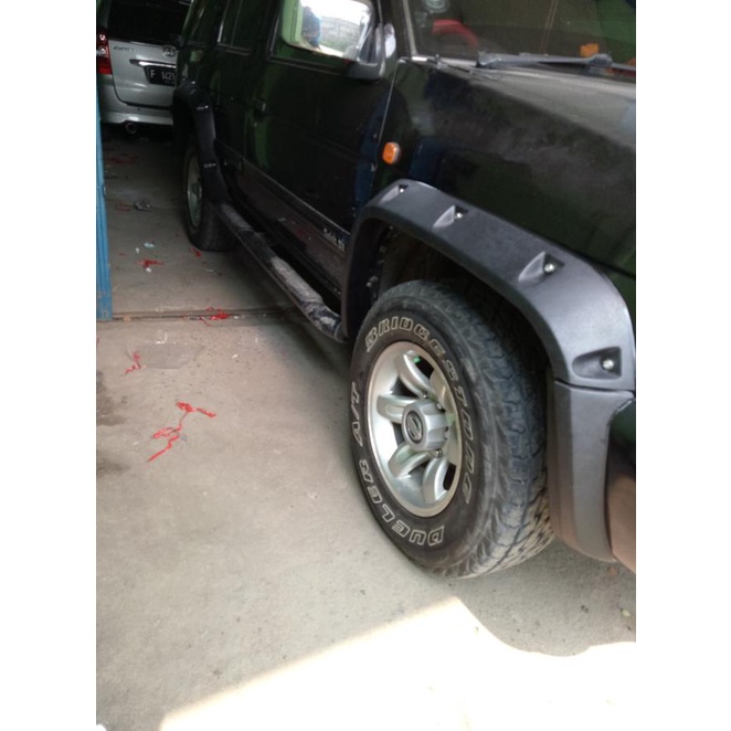 Over Fender Nissan Terrano
