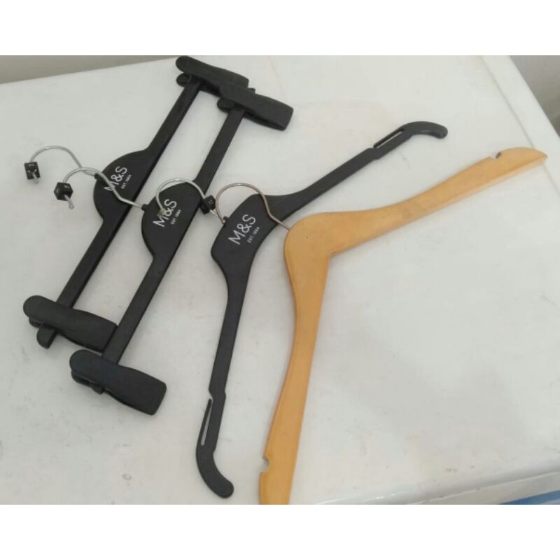 Hanger Baju Bekas Toko