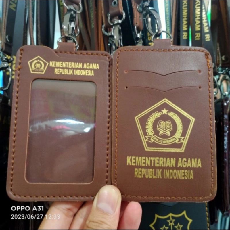 

HOLDER KALUNG ID CARD LOGO KEMENTRIHAN AGAMA COKLAT BEST QUALITY PREMIUM