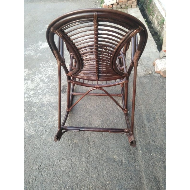 Kursi Goyang Santai Rotan