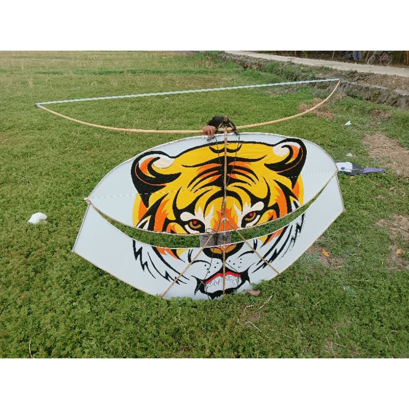 layang layang layangan gapangan pegon ceper batik motif kepala harimau