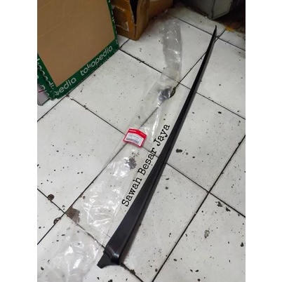 Karet List Lis Garnish Molding Kaca Besar Depan Samping Jazz S Rs Gk5 Kode 272