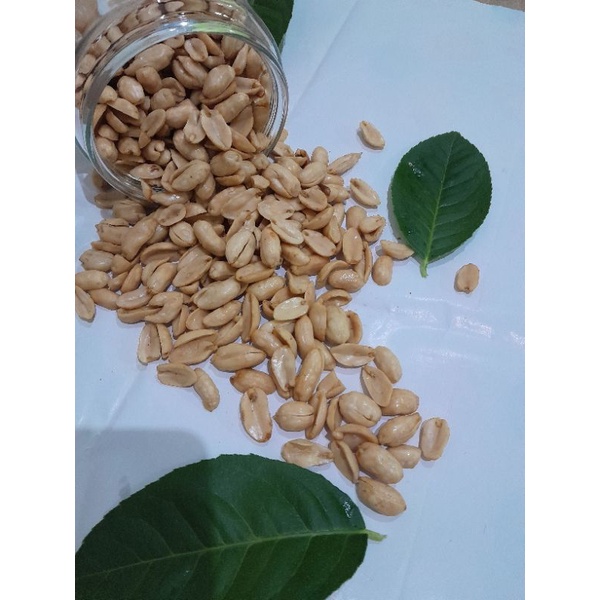 

kacang kupas dengan daun jeruk ISTIMEWA 500g