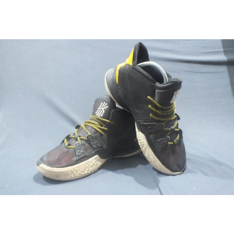 Kyrie 7 EP Domestic feat Raygun