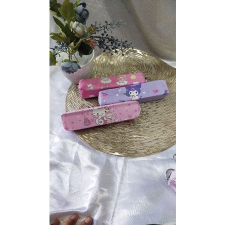 

Kotak pensil Anak Anak Motif Boneka