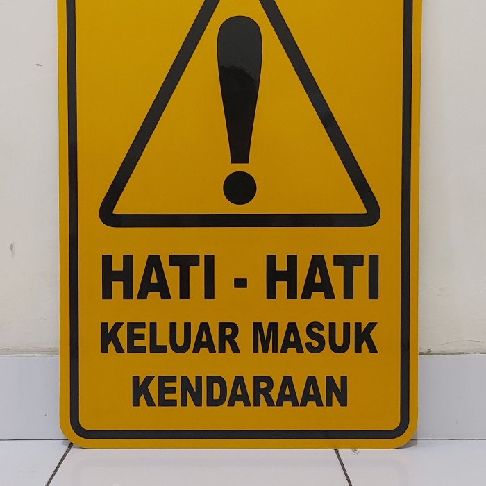 

Rambu Hati-Hati Kurangi Kecepatan 80Cm X60Cm Berkualitas