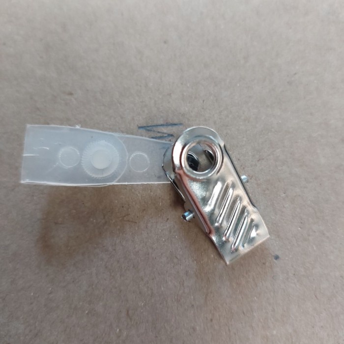 

1 BUAH Jepitan Lanyard ID Card Buaya Putih Susu