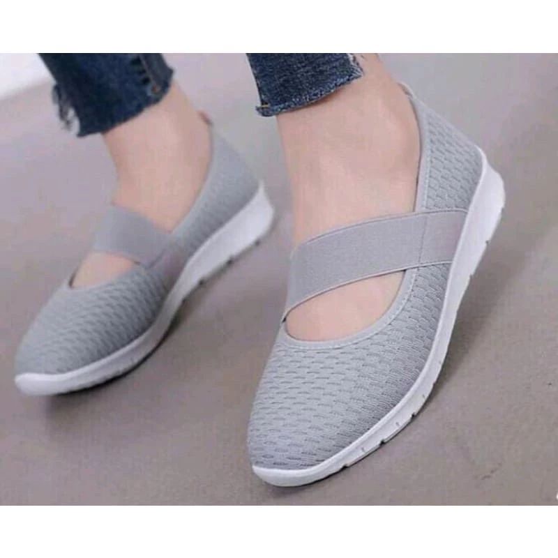 sepatu balet motif karet