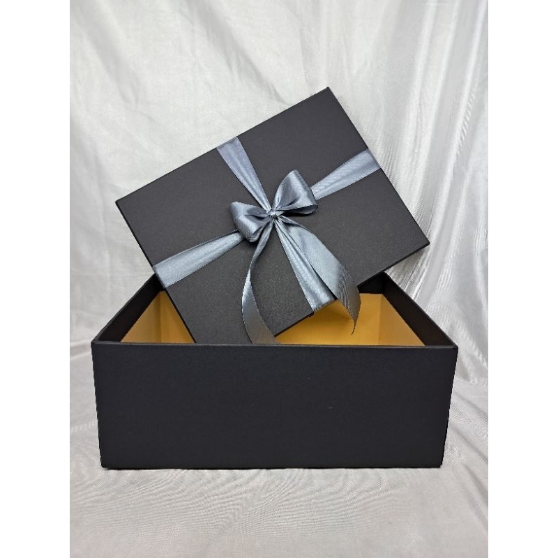 

Gift Box Medium + Kotak Hadiah + 26X20X10 Cm