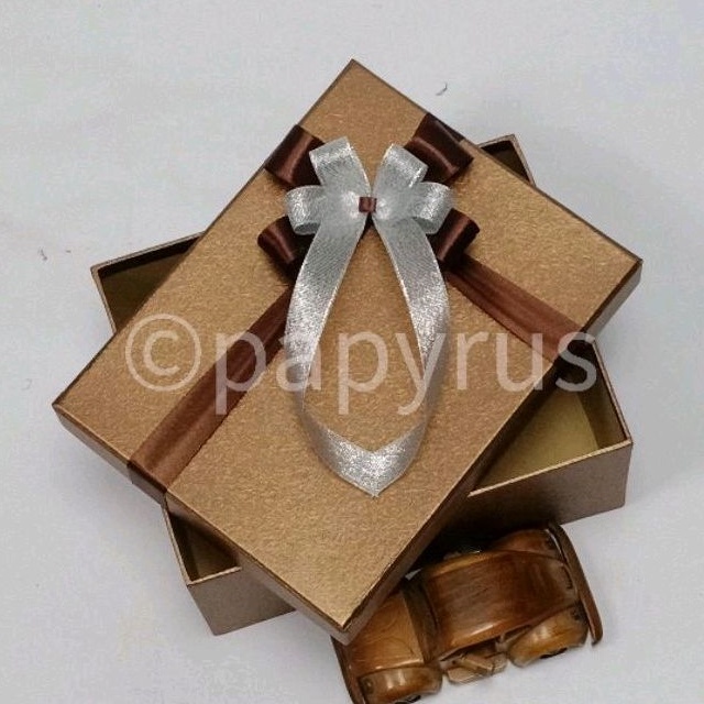 

Papyrus 17,5X22,5 Tinggi 10Cm Kotak Kado Gift Box Hadiah