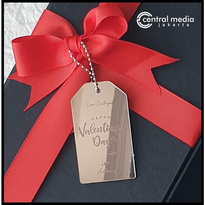 

TERBARU HANG TAG ACRYLIC CUSTOM NAMA TULISAN HAPPY BIRTHDAY VALENTINE WEDDING