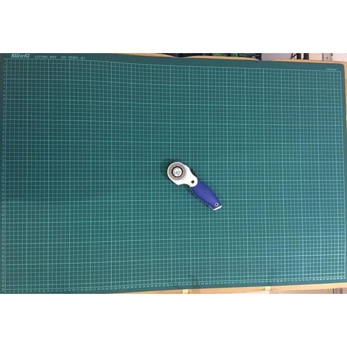

Cutting Mat Size A1, Double Sided Self Healing A1.Merek Taiwan Kw-Trio Kode 492