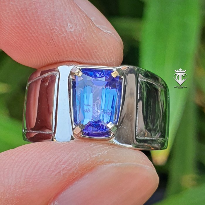 Batu Permata Natural HQ Trapezium Tanzanite 1.69 Ct GRI Lab Memo