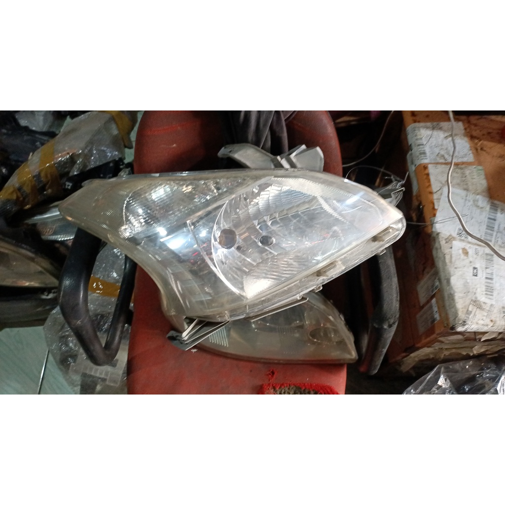 Headlamp Toyota avanza 2013 original