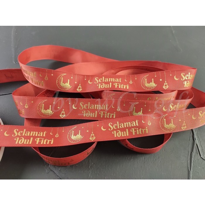 

Pita Idul Fitri -Grossgrain Emboss Emas ;Lebar 2.5 cm ; Merah