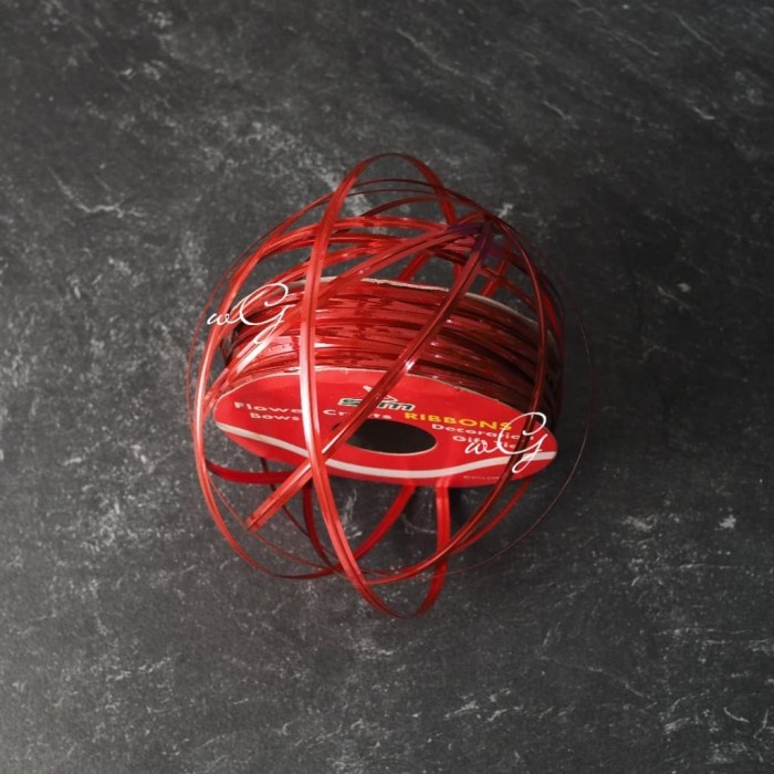 

Kawat Tengah Pita / Bungkus Kado Warna Merah; Panjang 40 Meter