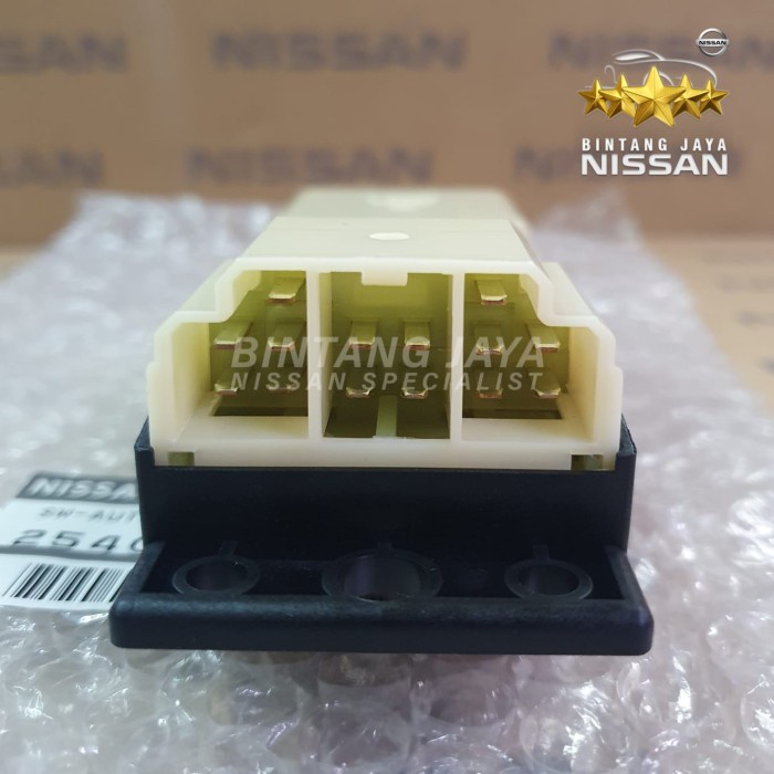 Saklar / Switch Power Window Terrano (Bintang Motor Nissan)