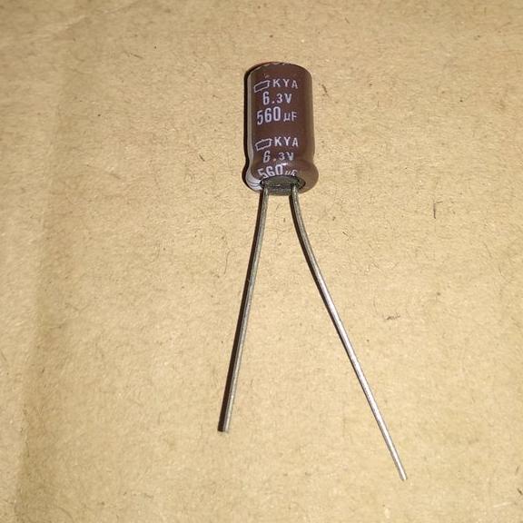 C Elko Elco 560uF 6.3V 560 uF 6.3 V