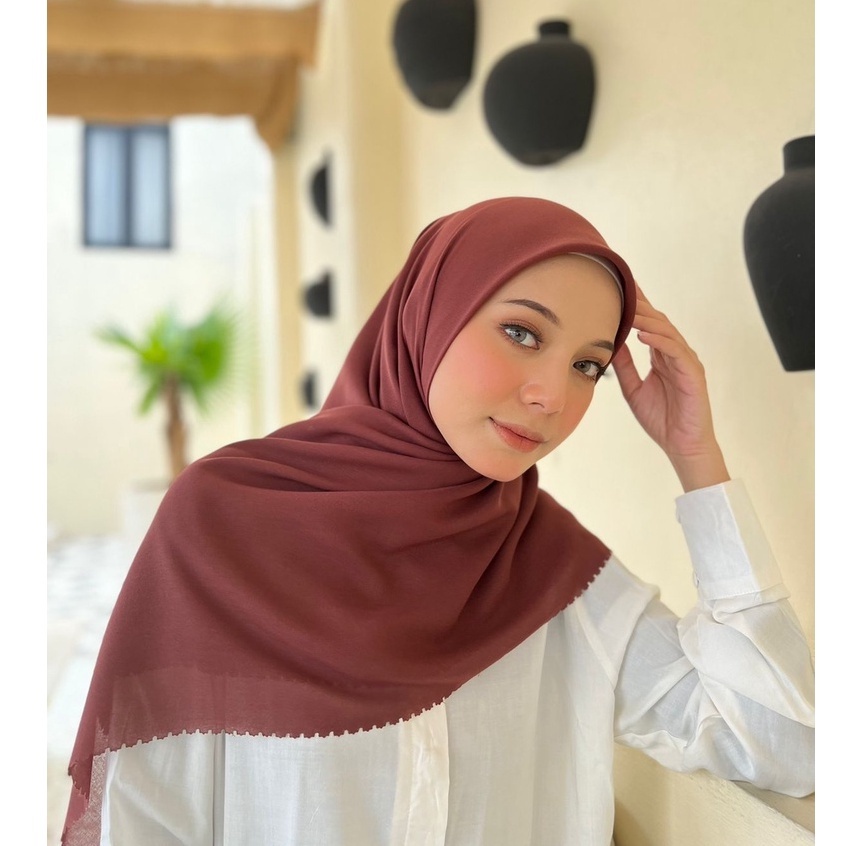 STYLISH HIJAB DAILY Radwah - Aira Scarf Anti Air - Hijab Segi Empat