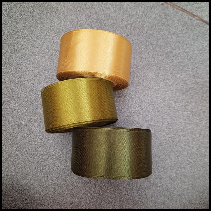 

DISKON PITA SATIN BESAR LEBAR 1.5 INCI 4 CM WARNA EMAS GOLD HARGA PER ROL !!!!