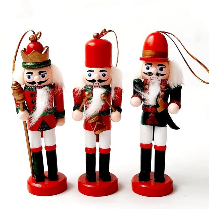 

Gantungan Nutset Isi 3 Christmas Nutcraker Prajurit Kayu Tc311 Stok Terbatas