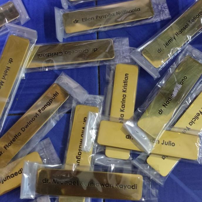 

Nametag Kuningan / Nametag Magnet / Nametag Kantor
