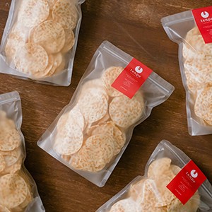 

Keripik - Paket 5 Bungkus Keripik Tempe Homemade Tenpe Chips