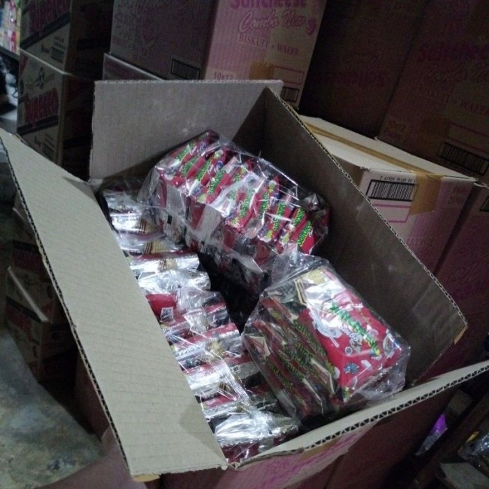 

Biskuit Wafer - Saltcheese Combo/Biskuit+Wafer Harga 1 Dus Isi 10X12