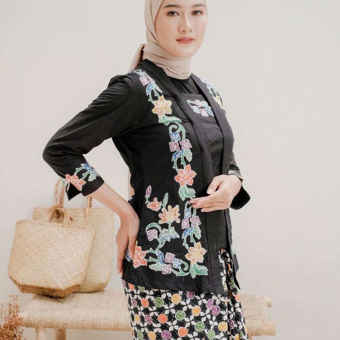 Kebaya Encim Batik Lengan 7/8 - Hitam Polos DISKON