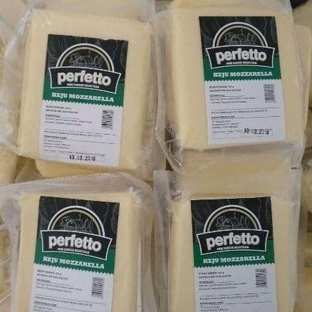 

Cheese Keju Mozarella PERFETTO Kemasan 1Kg Mozzarella HM