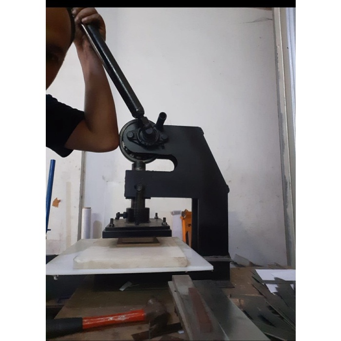 

Promo Mesin Press Pond Cutting Pembolong Pencetak Plastik Kertas Kulit