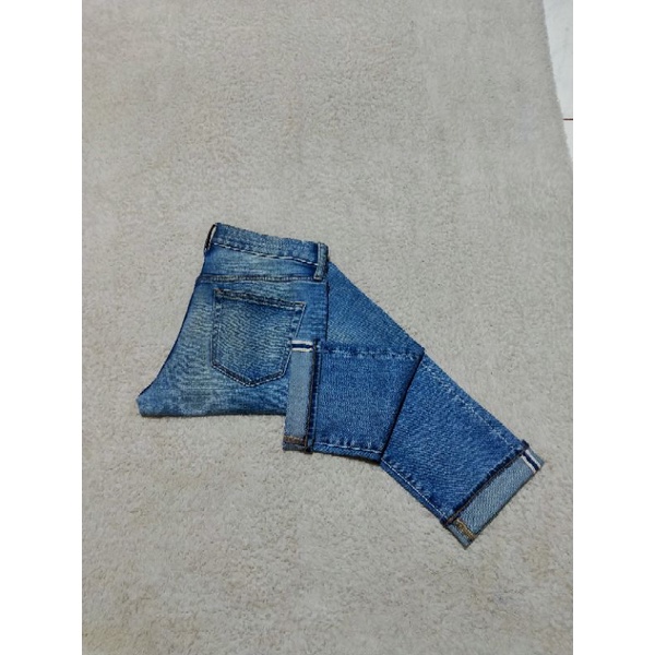 Celana jeans second berkualitas by UNIQLO SALVEDGE SLIM STRICH