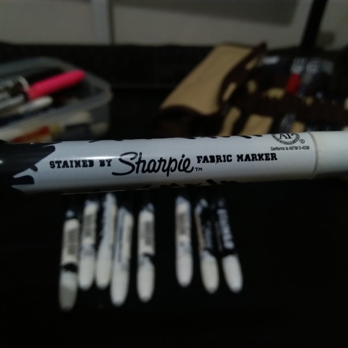 

Gaya Brush Pen Sharpie Stained Black