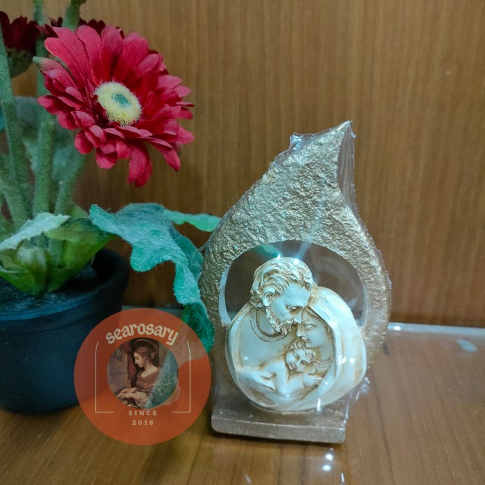 Patung Keluarga Kudus Daun 12cm