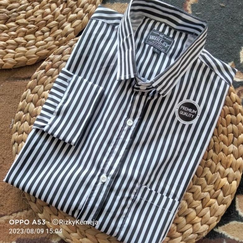 Hot Sale - Kemeja Garis Hitam Putih Viral Cowok dan Cewek Pria dan Wanita.Kemeja Motif Garis-garis.k