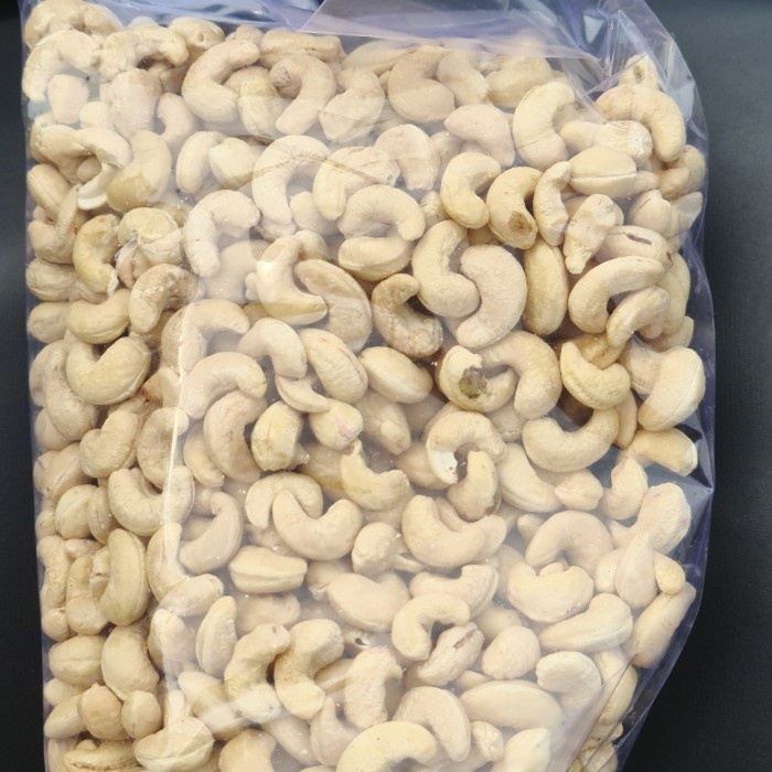 

Kacang Mede Mentah Biji Utuh Super 1 Kg Origin Asli Mojokerto