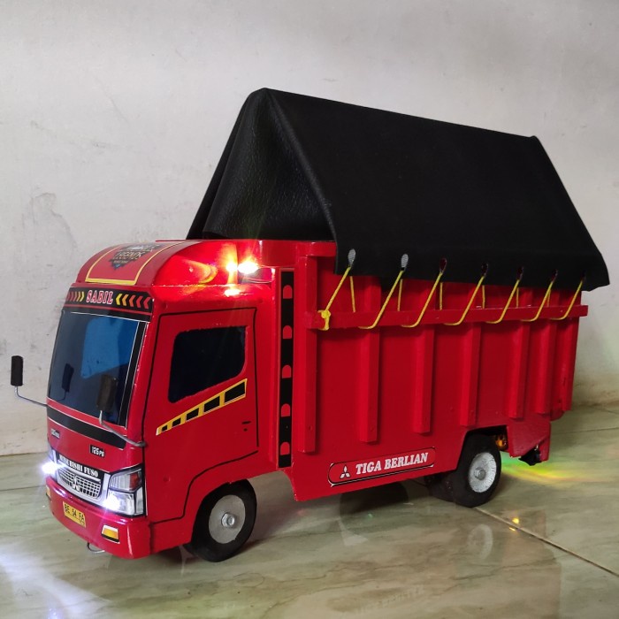 Terlaris miniatur mobil truk oleng kayu mainan mobilan + lampu terpal