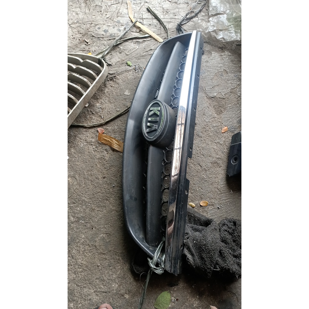 Grill kia shuma 2000-2005 original