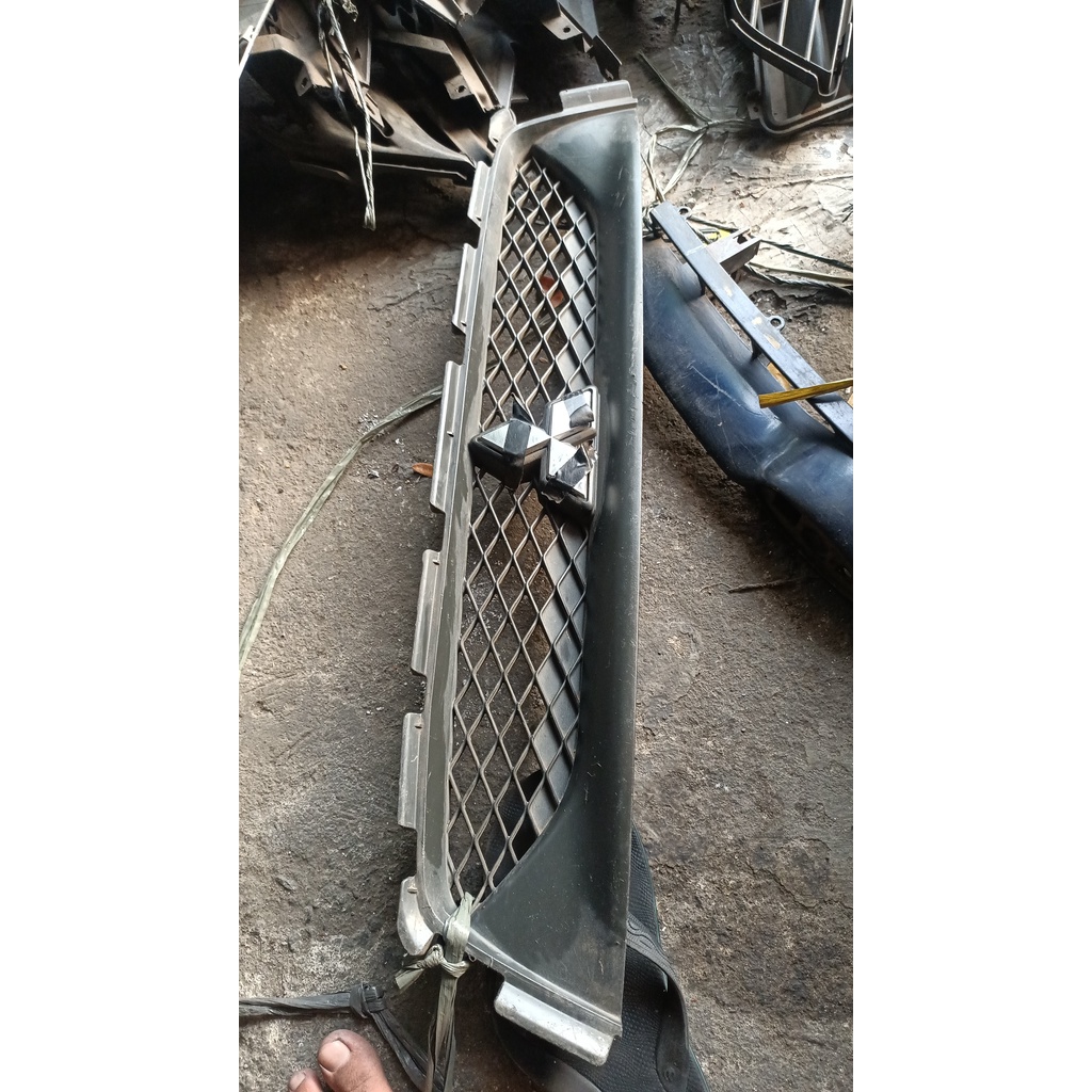 Grill Mitsubishi Outlander 2013 original