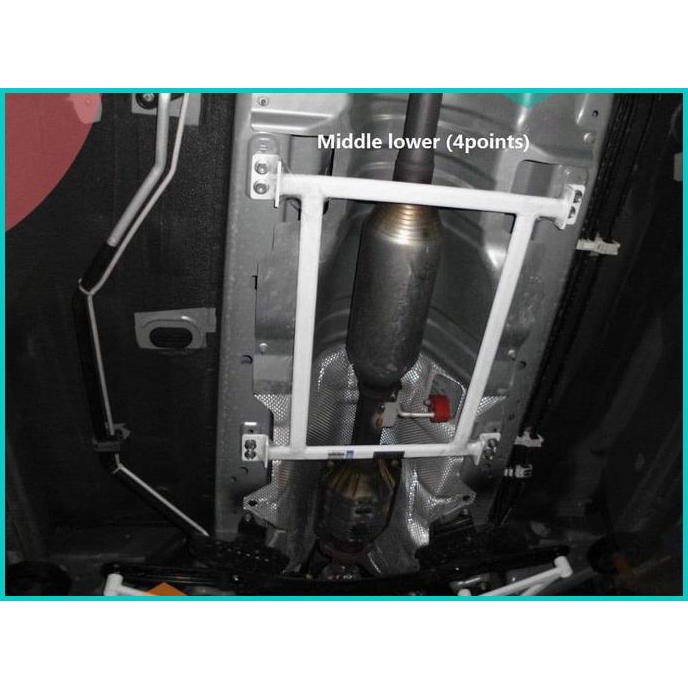 Aksesoris Stabiliser Strutbar ULTRA RACING Middle lower Mazda Biante 1