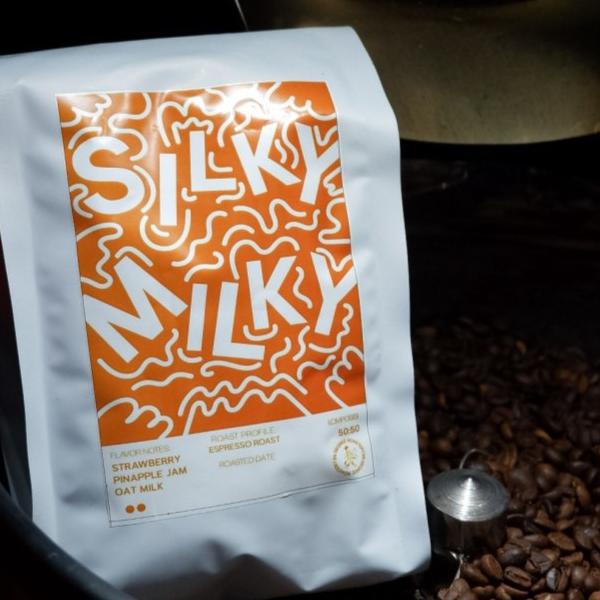 

Sale Silky Milky Espresso Roasted Beans 50% 50% - Biji Kopi - 500 Gr