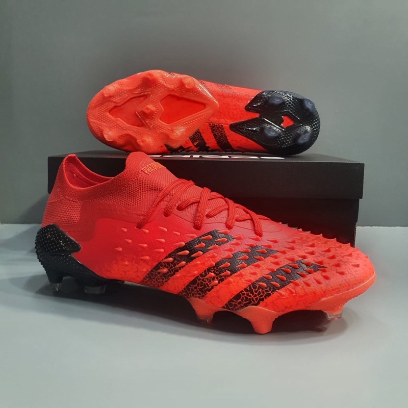[SPORTY COLLECTION] Sepatu Bola Adidas Predator Freak .1 Low Red Black