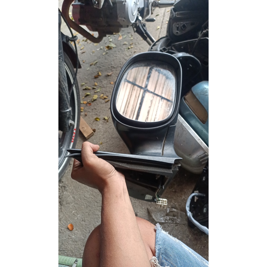 Spion kanan kia carnival original